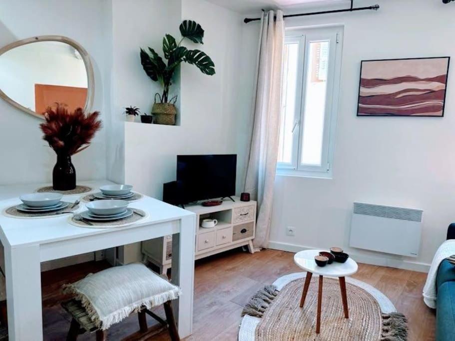 Studio Aux Pieds Des Parfumeries Grasse Exterior photo